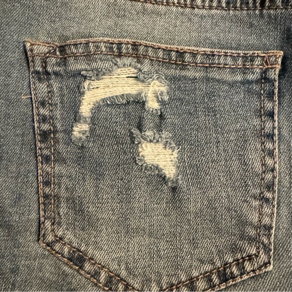 Altar'd State Women's Distressed Ripped Frayed Hem Denim Shorts Size 29 - Picture 2 of 8